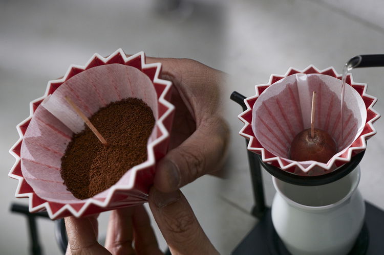 Image of Grind and dose 15g 
coffee into the origami dripper. 